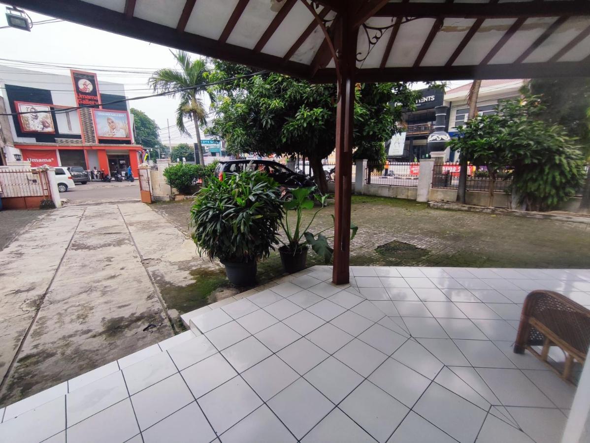 Oyo 90865 Hotel Kusuma Purwakarta Караванг Екстериор снимка