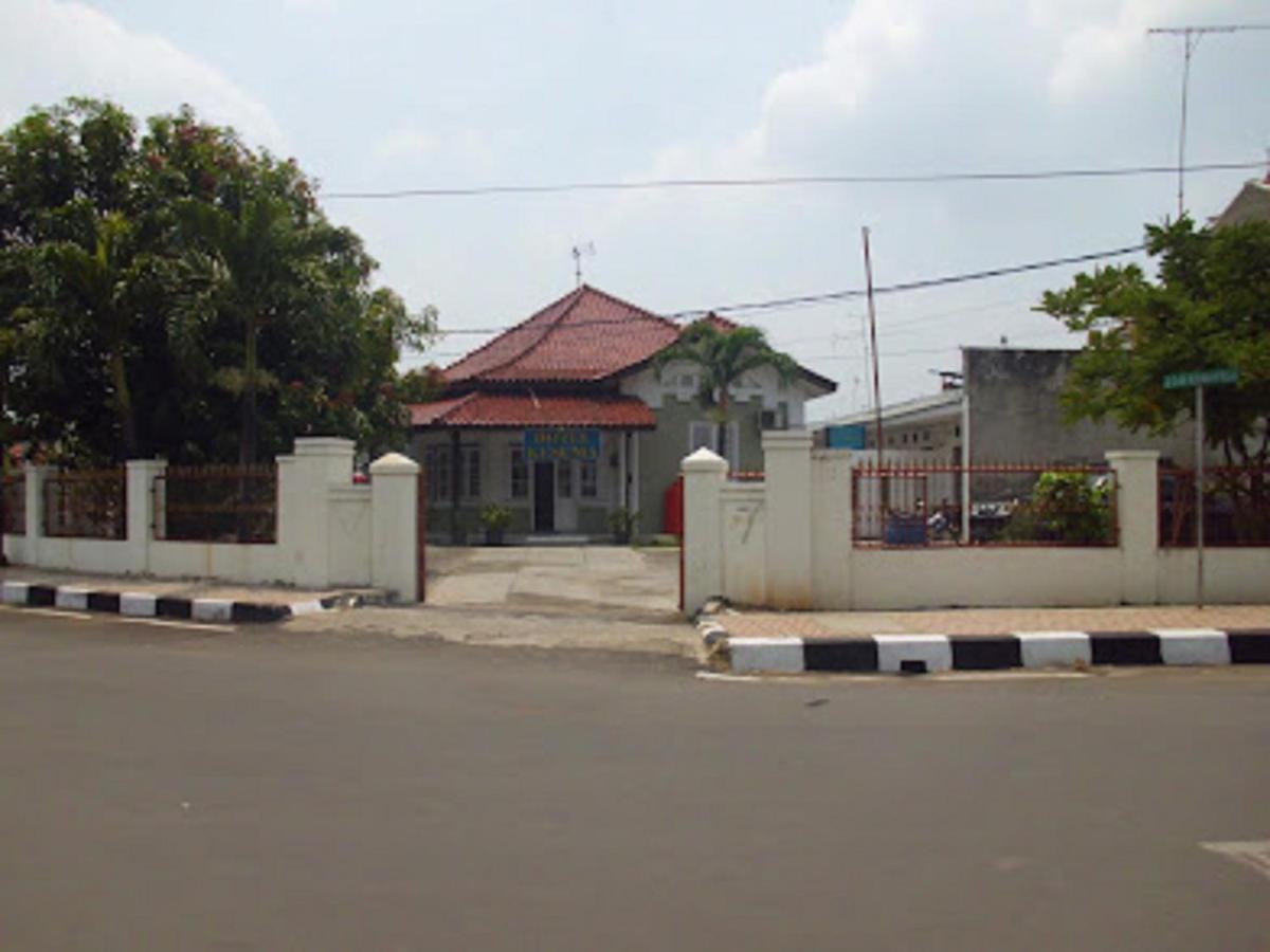 Oyo 90865 Hotel Kusuma Purwakarta Караванг Екстериор снимка