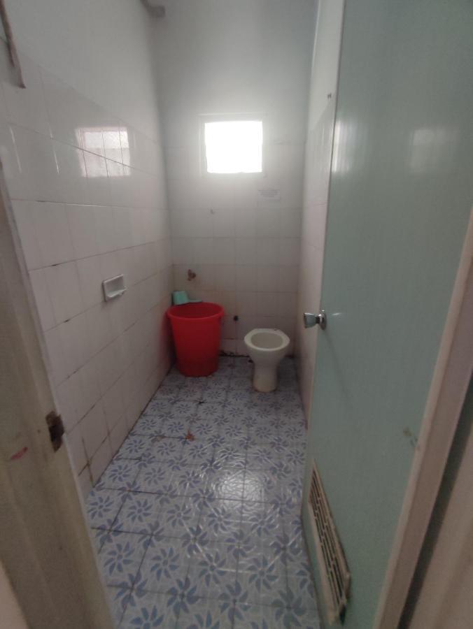 Oyo 90865 Hotel Kusuma Purwakarta Караванг Екстериор снимка