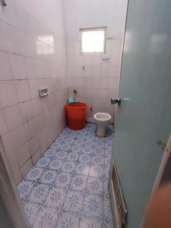Oyo 90865 Hotel Kusuma Purwakarta Караванг Екстериор снимка