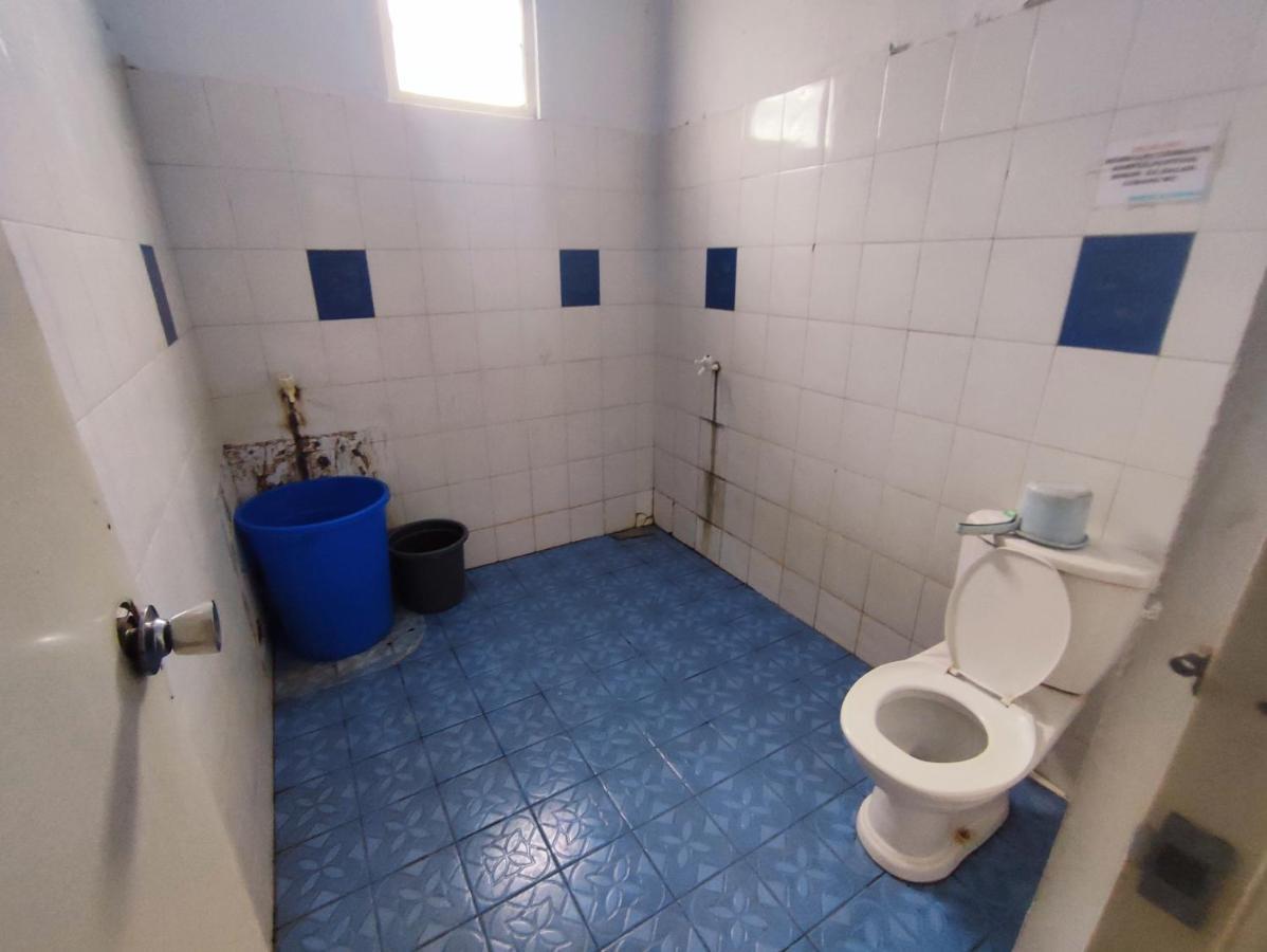 Oyo 90865 Hotel Kusuma Purwakarta Караванг Екстериор снимка