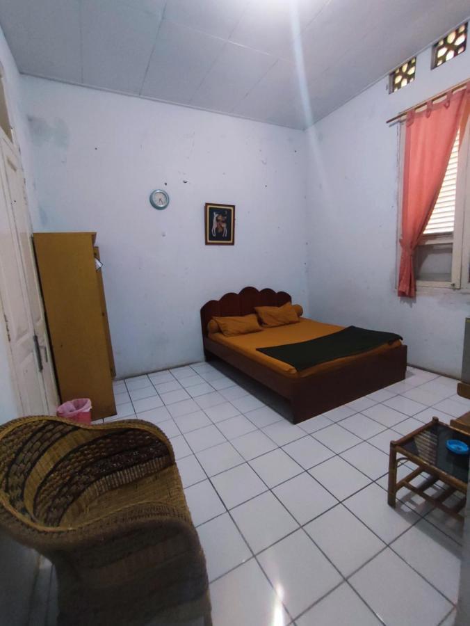 Oyo 90865 Hotel Kusuma Purwakarta Караванг Екстериор снимка