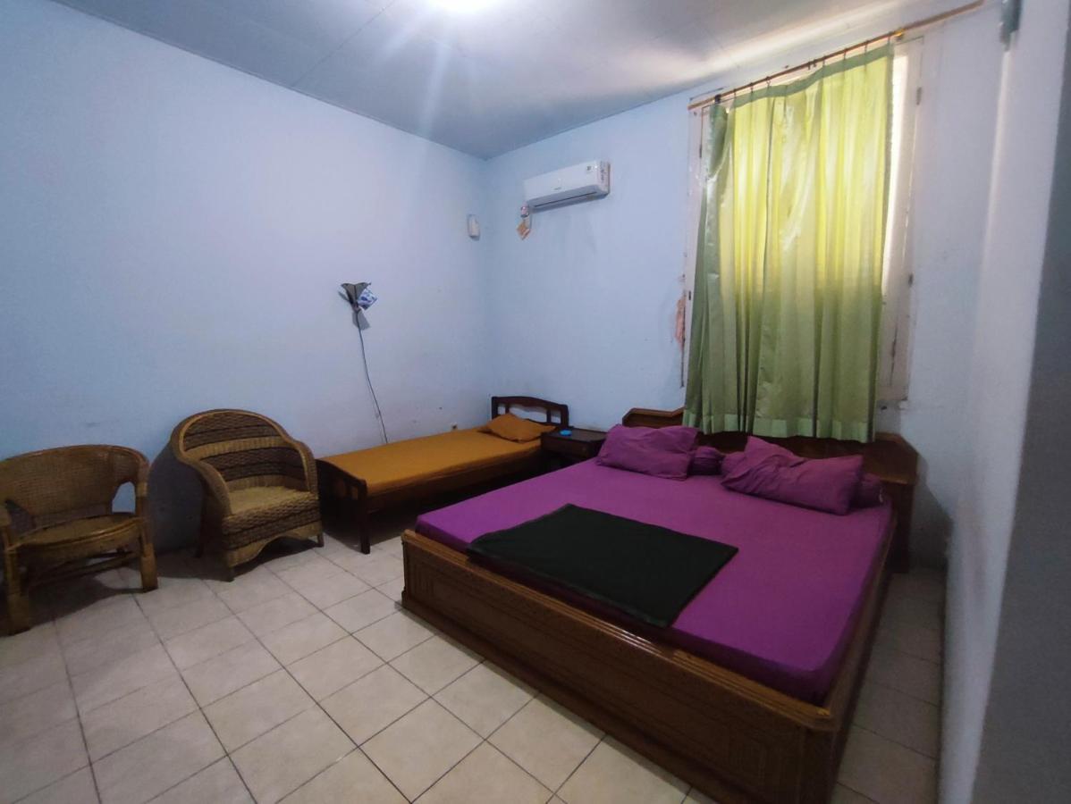 Oyo 90865 Hotel Kusuma Purwakarta Караванг Екстериор снимка